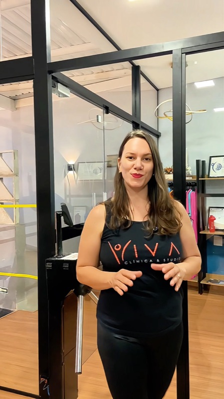 Apresentadora VIVA explicando avaliação Baiobit